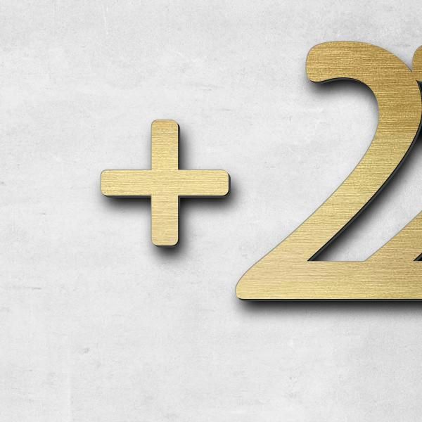 Schriftzug "+22.05.23" in Schriftart "Scriptus", Acryl-Kunststoff in Messing-Optik gebürstet - hochw