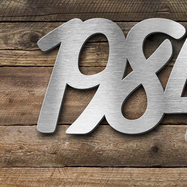 Schriftzug "1984 - 2024" in Schriftart "Scriptus", Edelstahl V2A gebürstet - hochwertig & wetterbest