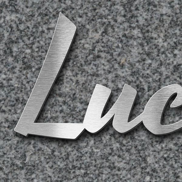Schriftzug "Lucky Samu" in Schriftart "Retroracer", Edelstahl V2A gebürstet - hochwertig & wetterbes