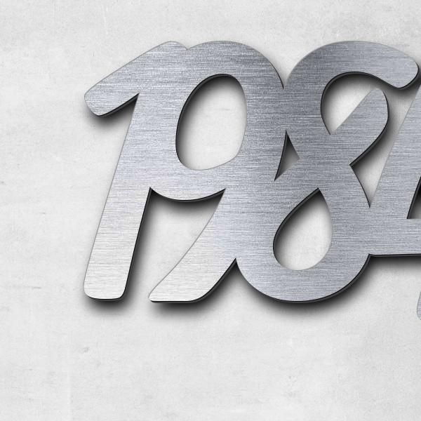 Schriftzug "1984-20204", Acryl-Kunststoff in Edelstahl-Optik gebürstet - hochwertig & wetterbeständi