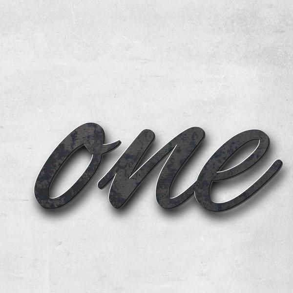Schriftzug "one love" in Schriftart "Jessari", Cortenstahl unbehandelt - hochwertig & wetterbeständi