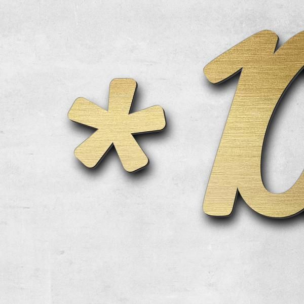 Schriftzug "*10.10.51" in Schriftart "Scriptus", Acryl-Kunststoff in Messing-Optik gebürstet - hochw