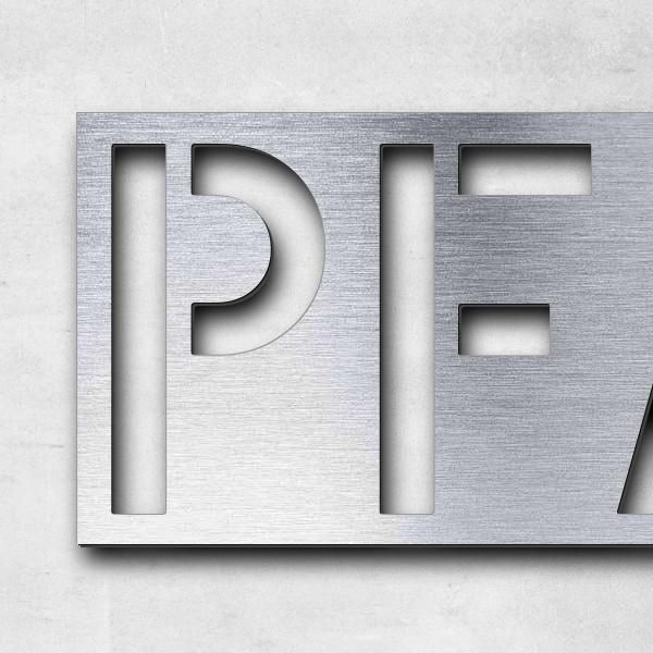 Schriftzug "Pfalzgrafenweg" in Schriftart "Blash", Acryl-Kunststoff in Edelstahl-Optik gebürstet - h