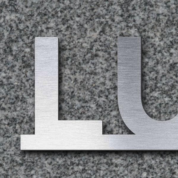 Schriftzug "Lutz Wagemann" in Schriftart "Baseline", Acryl-Kunststoff in Edelstahl-Optik gebürstet -