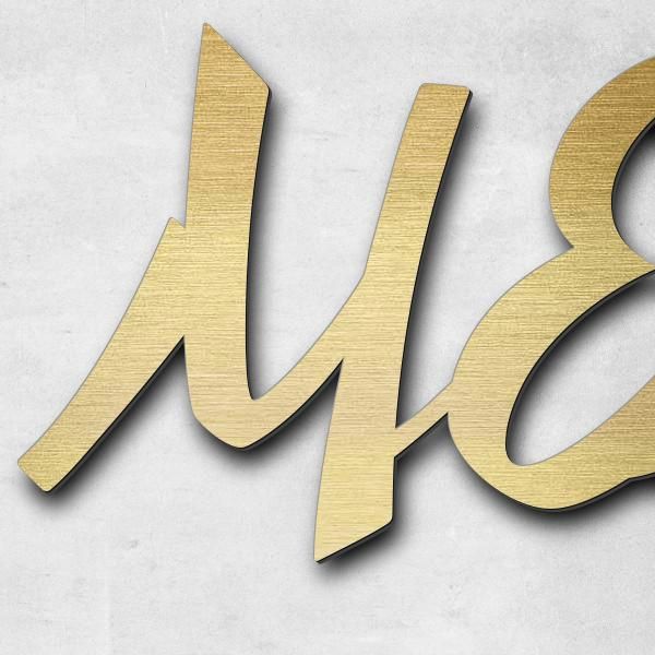 Schriftzug "MEN" in Schriftart "Retroracer", Acryl-Kunststoff in Messing-Optik gebürstet - hochwerti