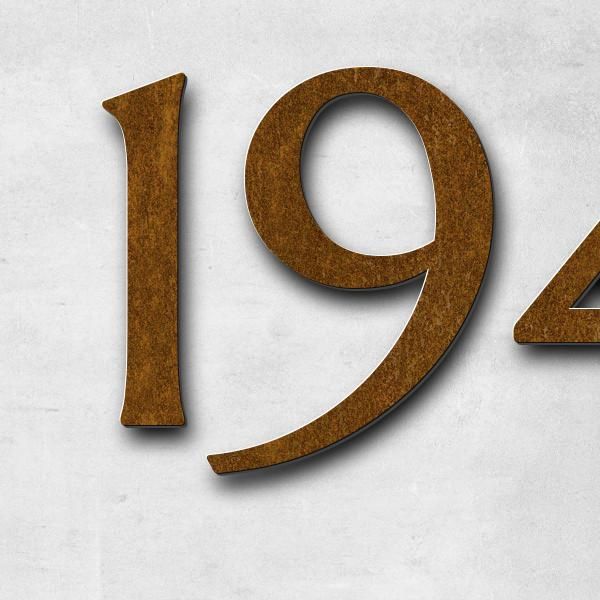 Schriftzug "1942 - 2025" in Schriftart "Eternitas", Cortenstahl voroxidiert - hochwertig & wetterbes