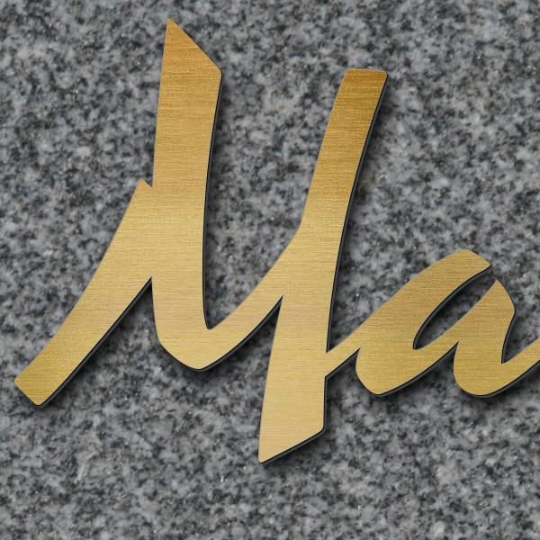 Schriftzug "Maria Krämer", Acryl-Kunststoff in Messing-Optik gebürstet - hochwertig & wetterbeständi