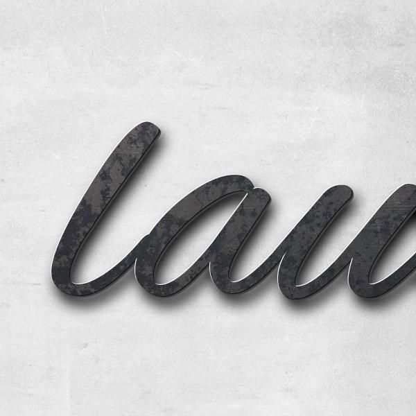 Schriftzug "laundry >" in Schriftart "Jessari", Cortenstahl unbehandelt - hochwertig & wetterbeständ