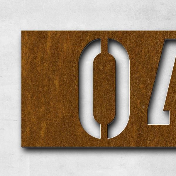 Schriftzug "†04.04.2024" in Schriftart "Blash", Cortenstahl voroxidiert - hochwertig & wetterbeständ
