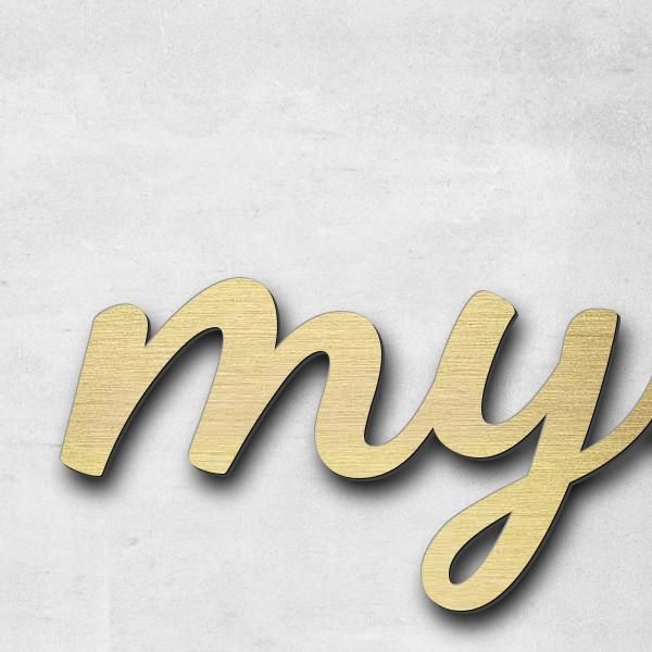 Schriftzug "my doc" in Schriftart "Filigrano", Acryl-Kunststoff in Messing-Optik gebürstet - hochwer