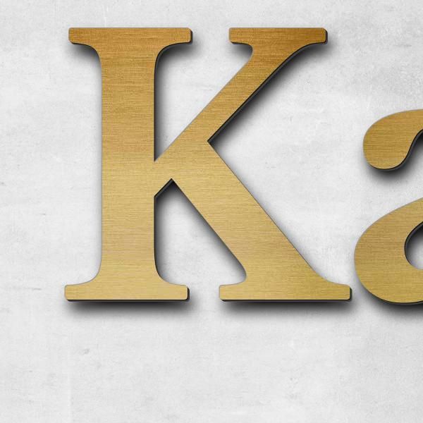 Schriftzug "Katis Beauty", Acryl-Kunststoff in Messing-Optik gebürstet - hochwertig & wetterbeständi