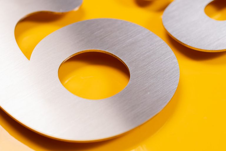 Gebürstete Oberfläche Metallbuchstaben aus Edelstahl - gebürstete Oberfläche