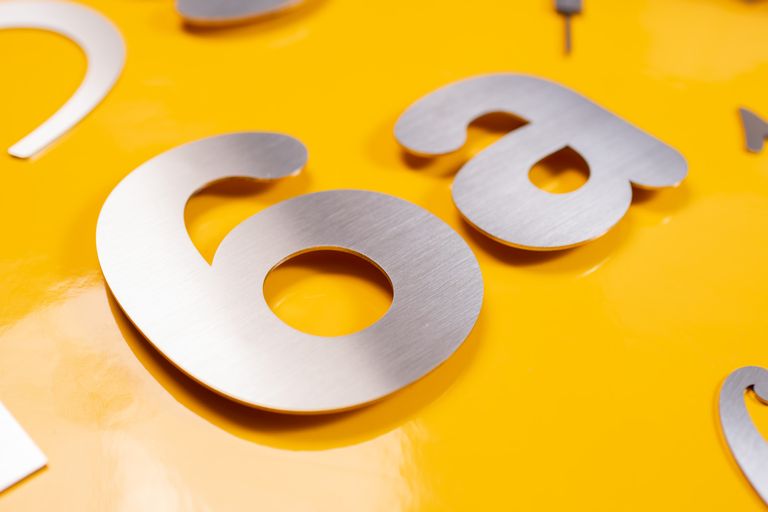 Hausnummer 6a Hausnummer aus gebürstetem Edelstahl 6a