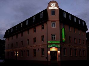 Firmenlogo aus Edelstahl für Hotel mit LED-Hinterleuchtung