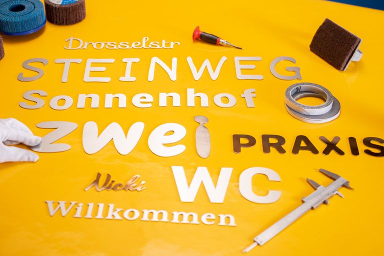 Metallbuchstaben - Auszug Schriftarten Metallbuchstaben aus Edelstahl - ausgeklügeltes Design