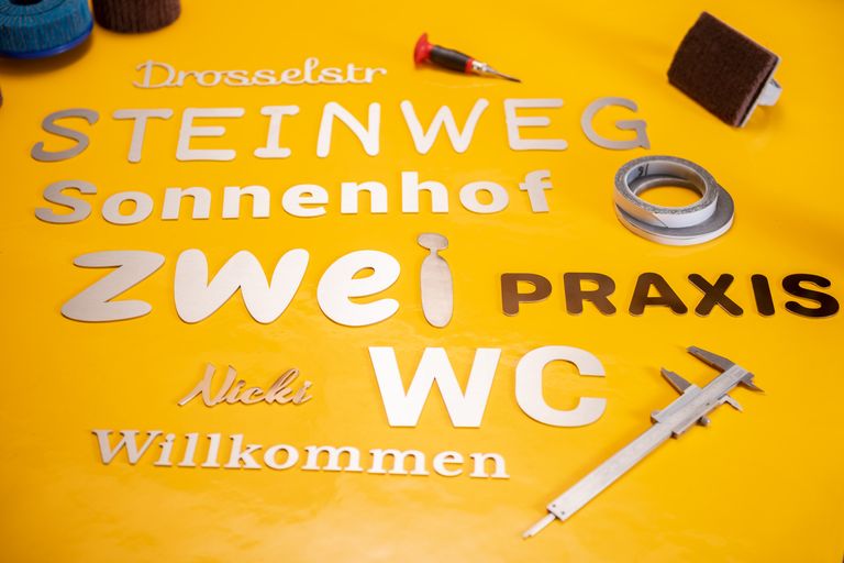 Metallbuchstaben Beispiele Metallbuchstaben aus Edelstahl - Beispiele