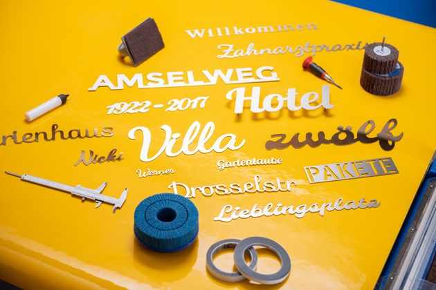 Ihr Schriftzug aus Edelstahl - Jetzt selbst gestalten