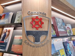 Wappenlogo aus farbig beschichtetem Edelstahl